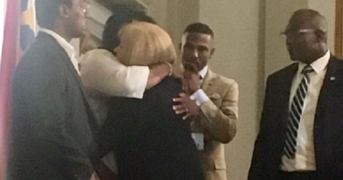 Mayor of St Louis hugs Smith's mother 2